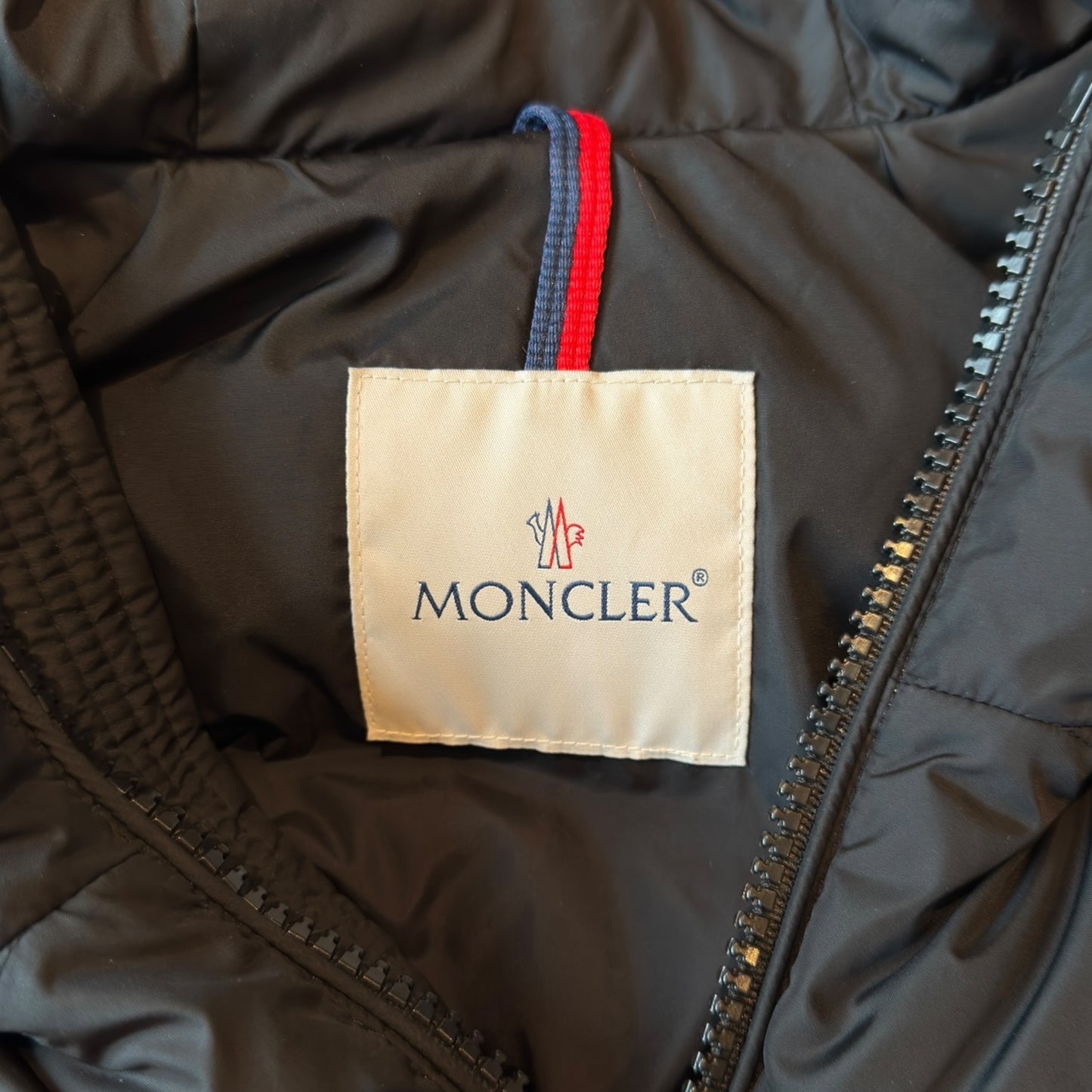 Moncler Aiton